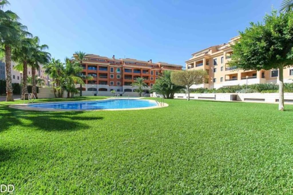 Hogar Brisa De Las Marinas Acogedor Apartamento Con Amplia Terraza Y Acceso Directo A Las Piscinas-Comfortable Apartment With Spacious Terrace And Direct Pool Access Денія Екстер'єр фото